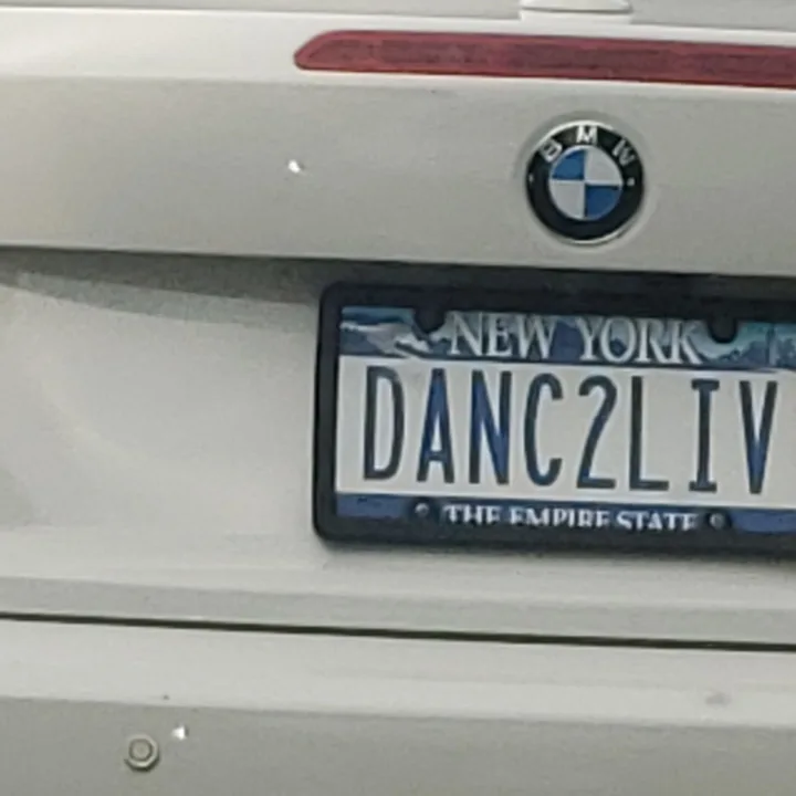 white bmw with visible license plate (2019-06-15)