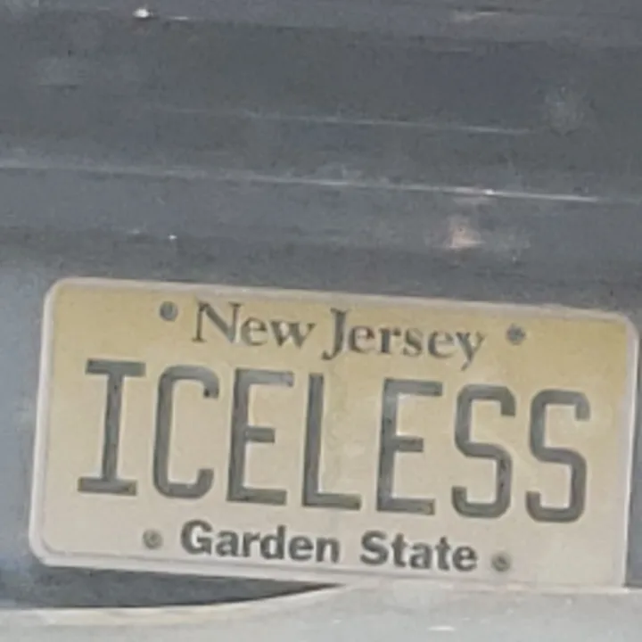 vehicle with visible license plate (2019-09-11)