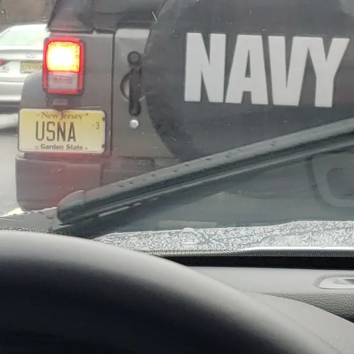 vehicle with navy themed license plate (2020-02-07)