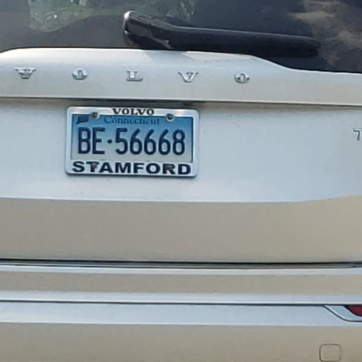 volvo with connecticut plate (2022-05-22)