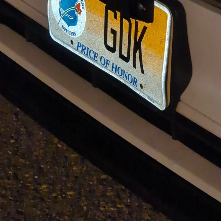 license plate at night (2023-07-08)