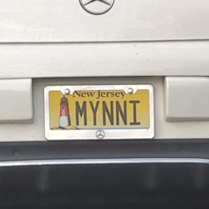 mercedes with new jersey plate (2023-10-09)