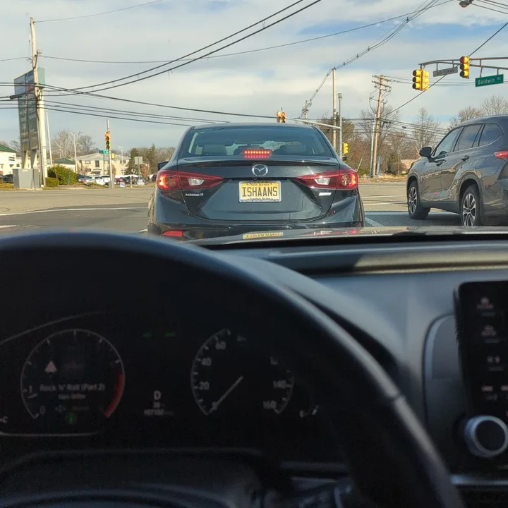 car at traffic light (2023-11-29)