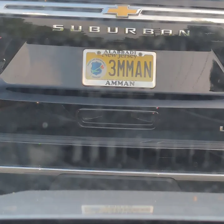 chevrolet suburban rear view (2025-07-20)