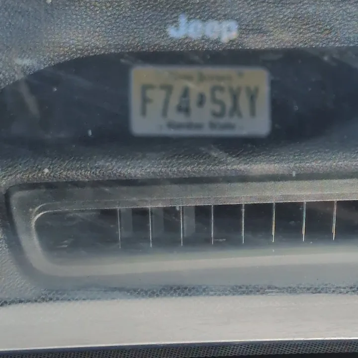 jeep with license plate (2025-10-31)