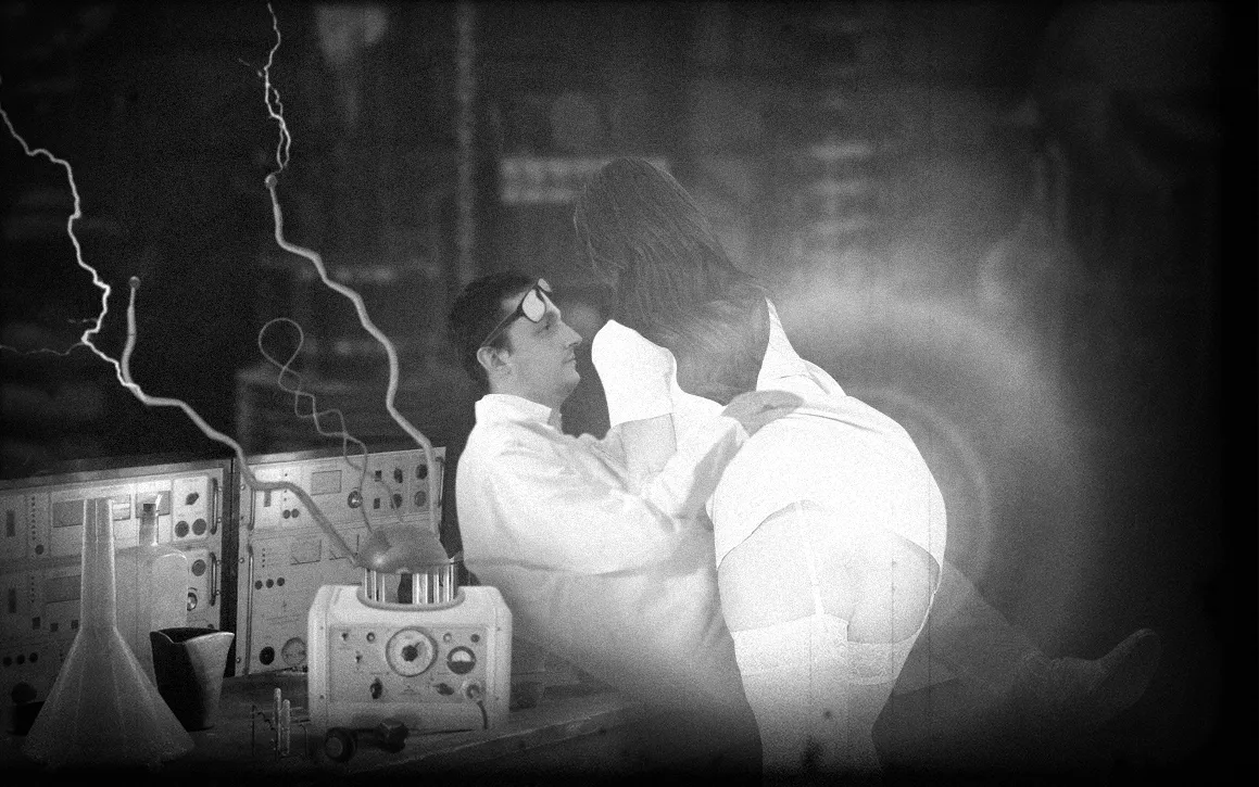 The O — a moment of intimacy at the nanostructures lab, confused about resonance, certain I was being watched
